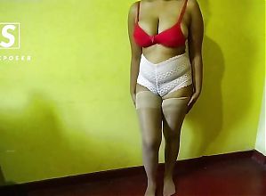 Sri Lankan Office Girl Show Her Ass